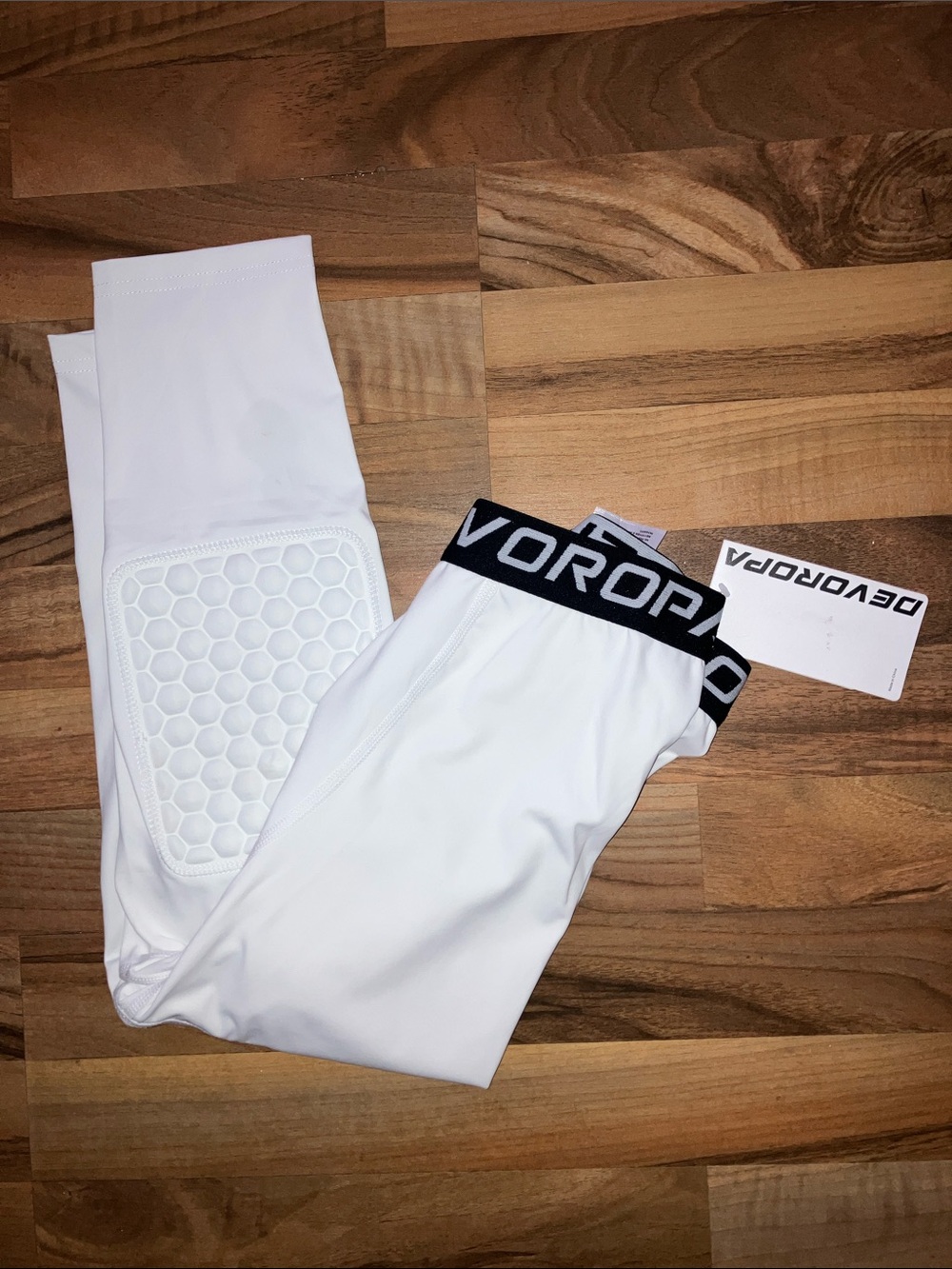 Devoropa White compression basketball  pants 3/4 length sports boys Sz XL NWT